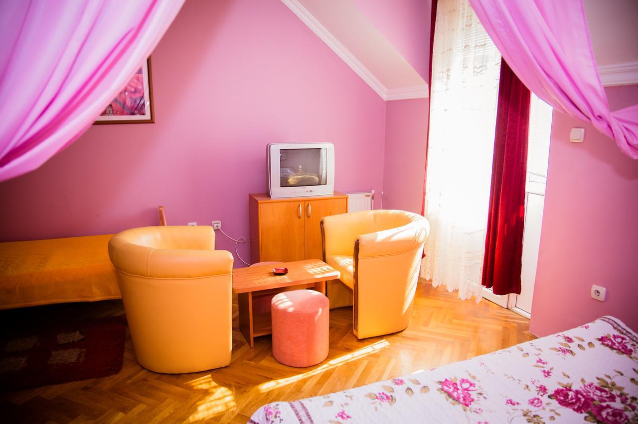 Vila Ile De France Novi Sad Exterior foto